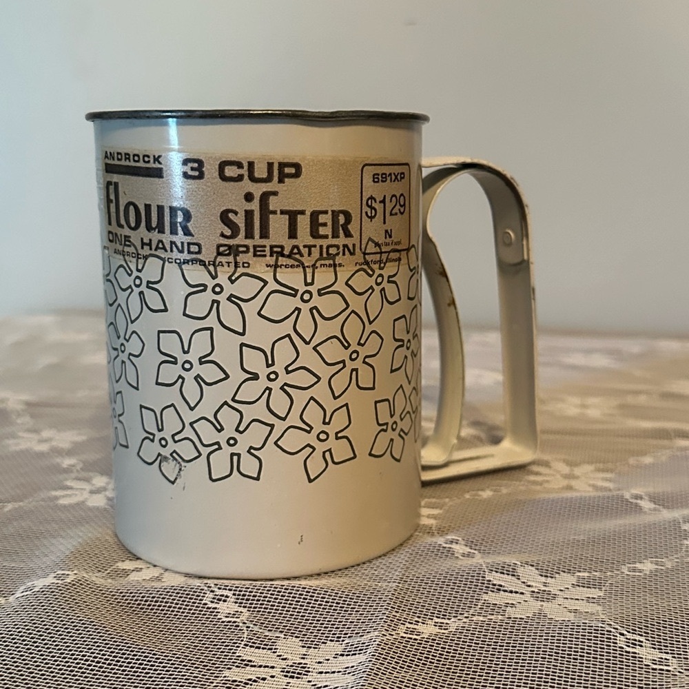 Vintage cream floral hand sifter by Androck